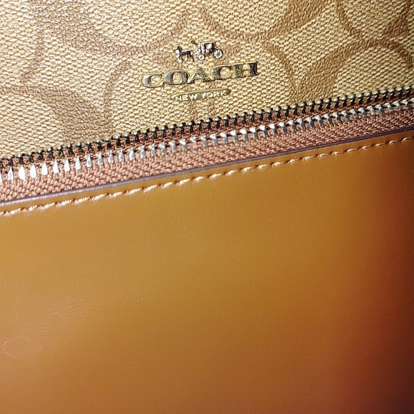 NEW COACH PURSE WITH WALLET - Picture 6 of 14